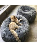 Меко пухено гнездо легло за куче или котка