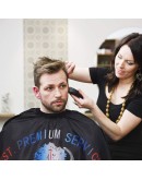 Фризьорска пелерина с принт на ножици за подстригване и боядисване